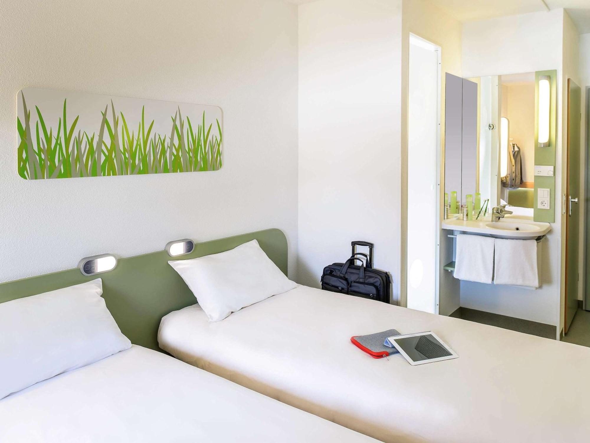 Ibis Budget Valenciennes Petite Foret Bagian luar foto