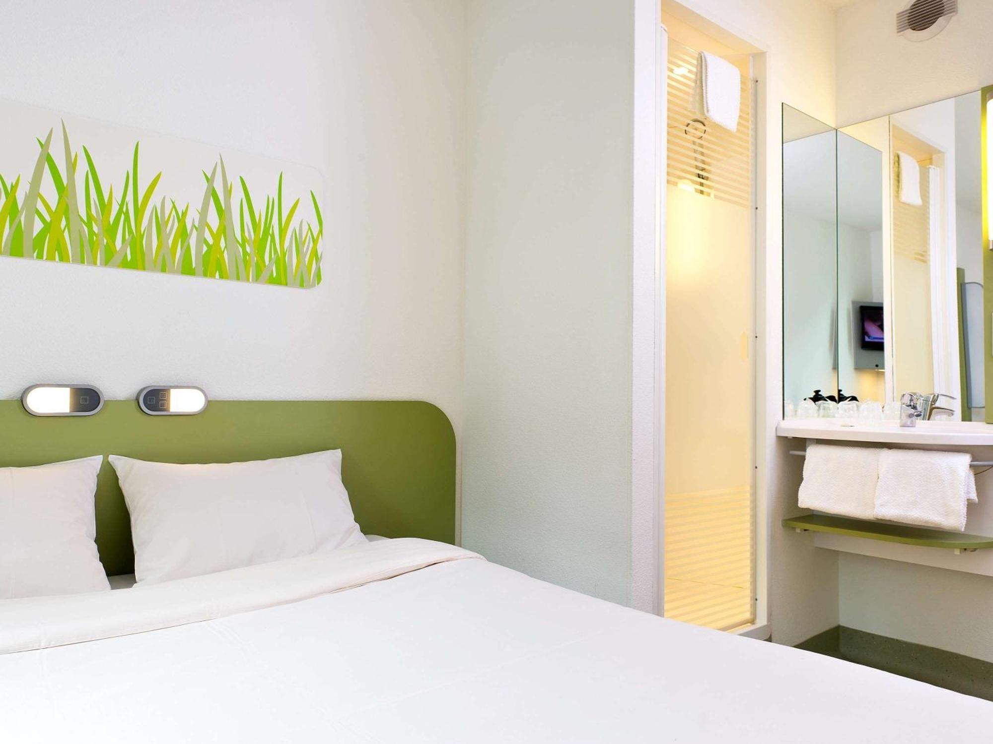 Ibis Budget Valenciennes Petite Foret Bagian luar foto