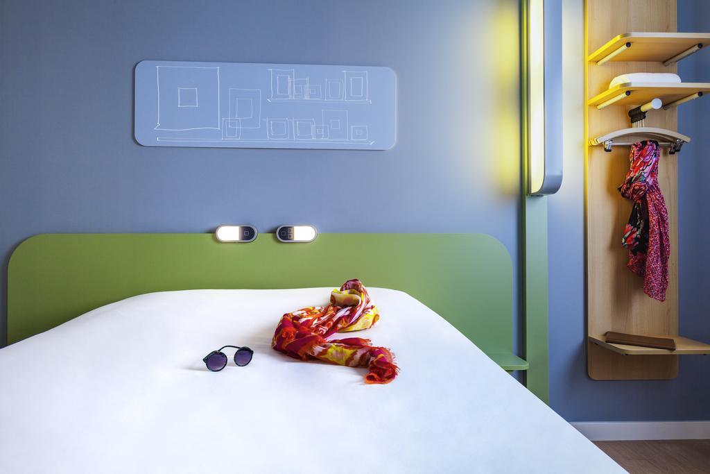 Ibis Budget Valenciennes Petite Foret Bagian luar foto