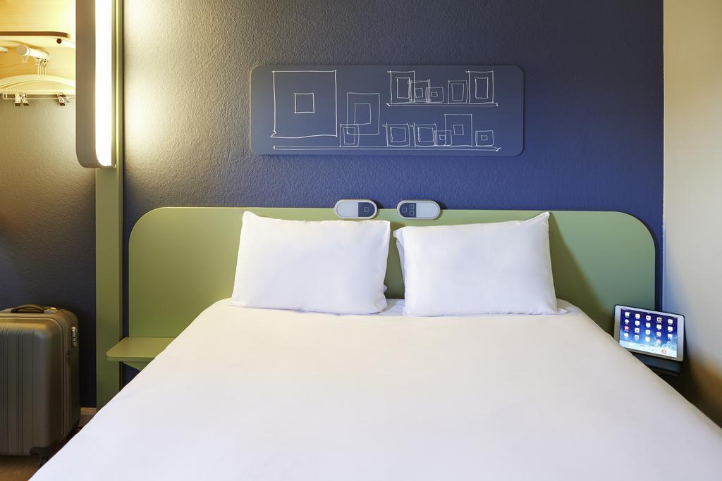 Ibis Budget Valenciennes Petite Foret Bagian luar foto