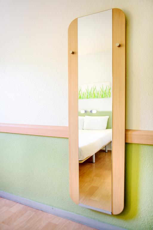 Ibis Budget Valenciennes Petite Foret Bagian luar foto