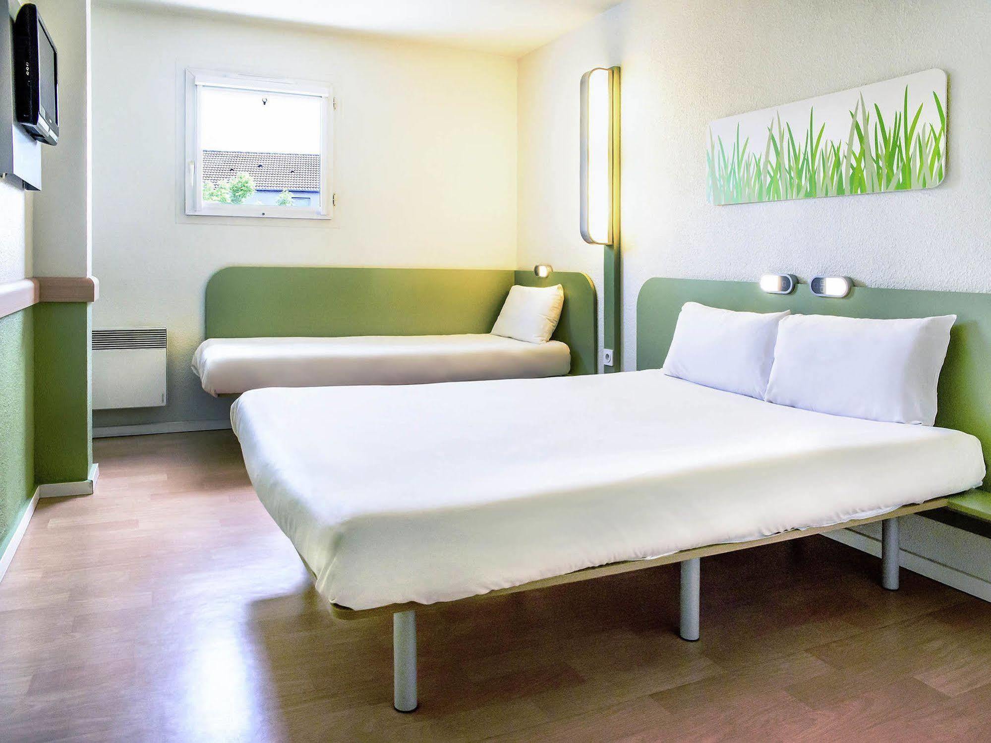 Ibis Budget Valenciennes Petite Foret Bagian luar foto
