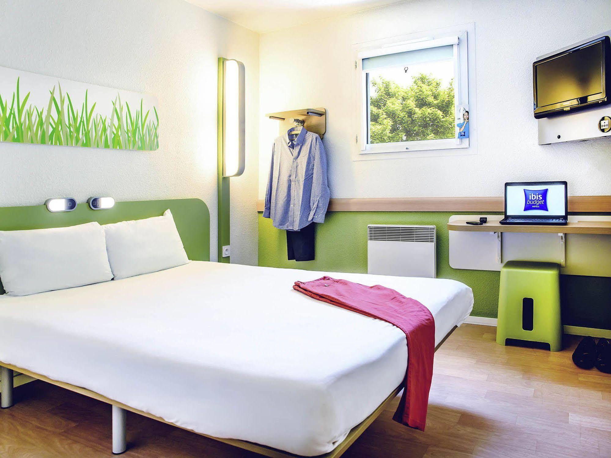 Ibis Budget Valenciennes Petite Foret Bagian luar foto