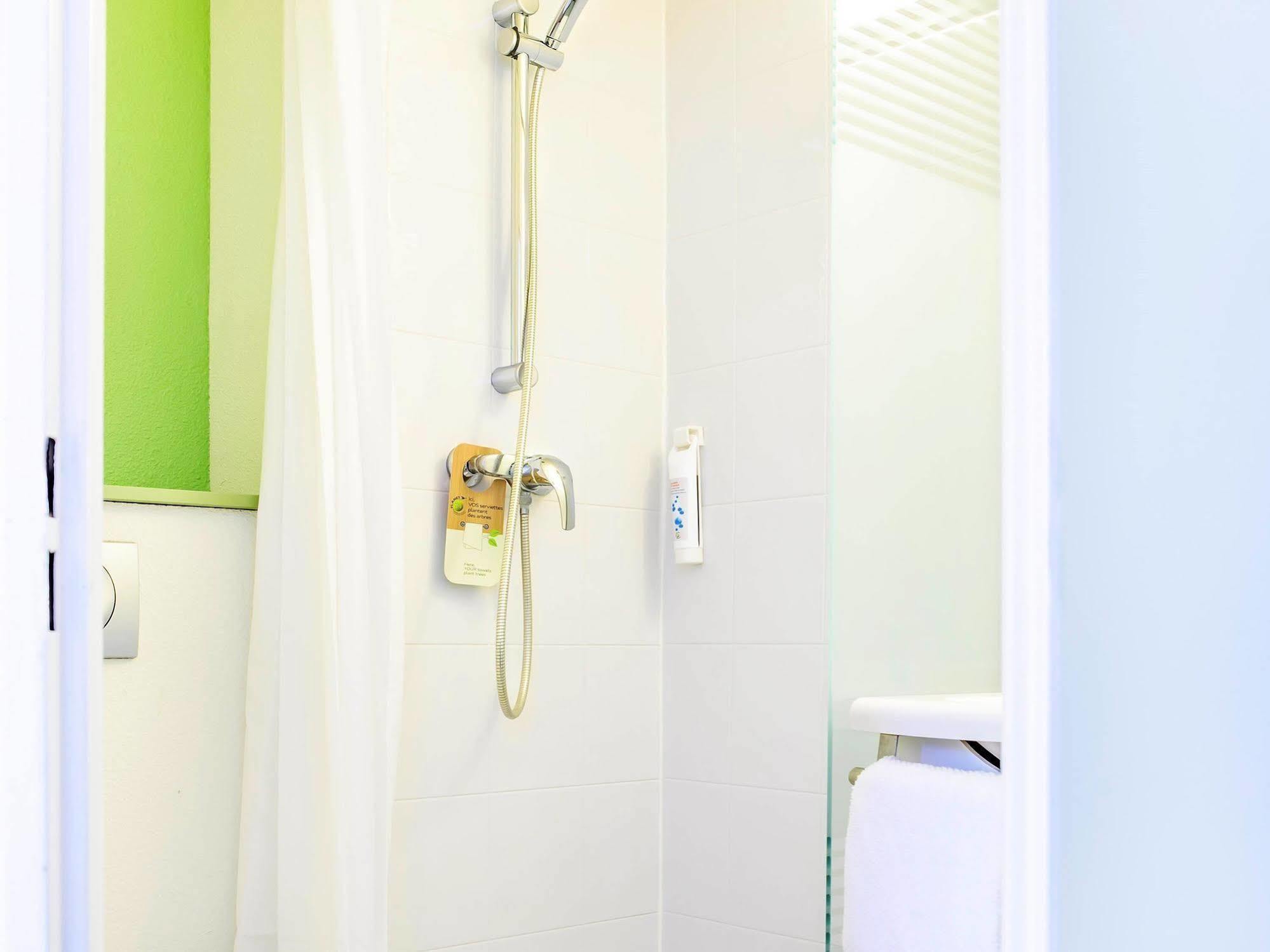 Ibis Budget Valenciennes Petite Foret Bagian luar foto